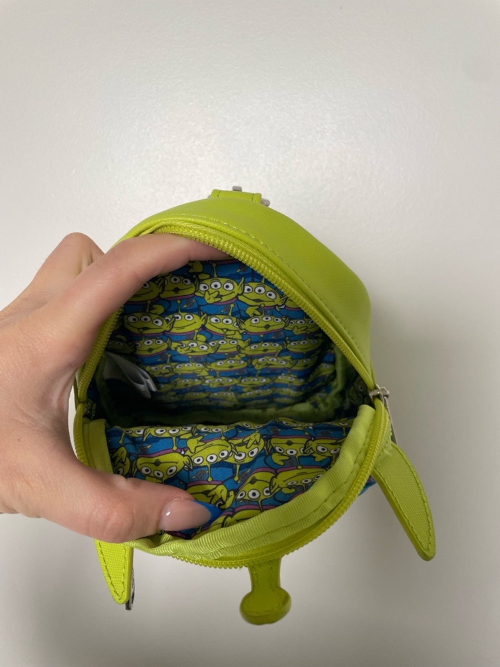 Loungefly Toy Story Alien Wristlet 🛸🩵 - Picture 4 of 4